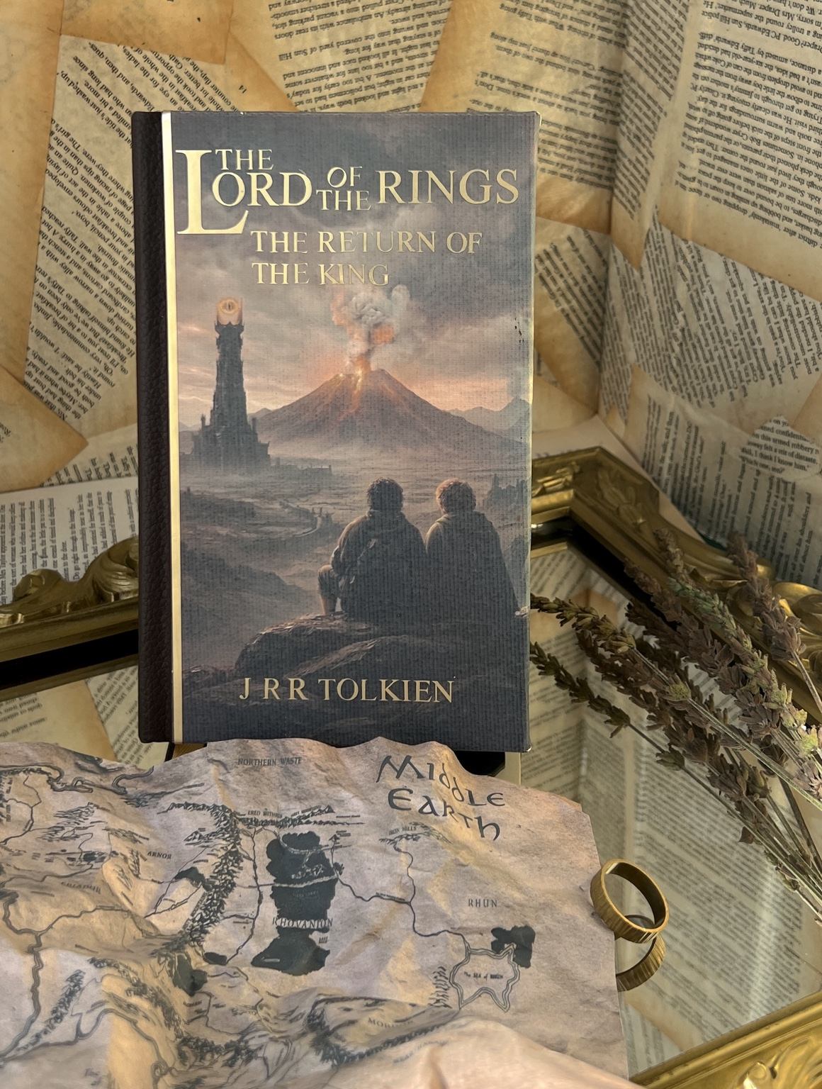 The Lord of the Rings - The Return of the King custom cover with brown faux leather, printed canvas and gold htv